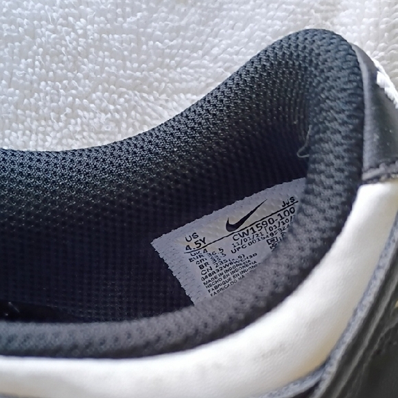 Nike Black and White Dunk Kids  Sneakers - Picture 3 of 8